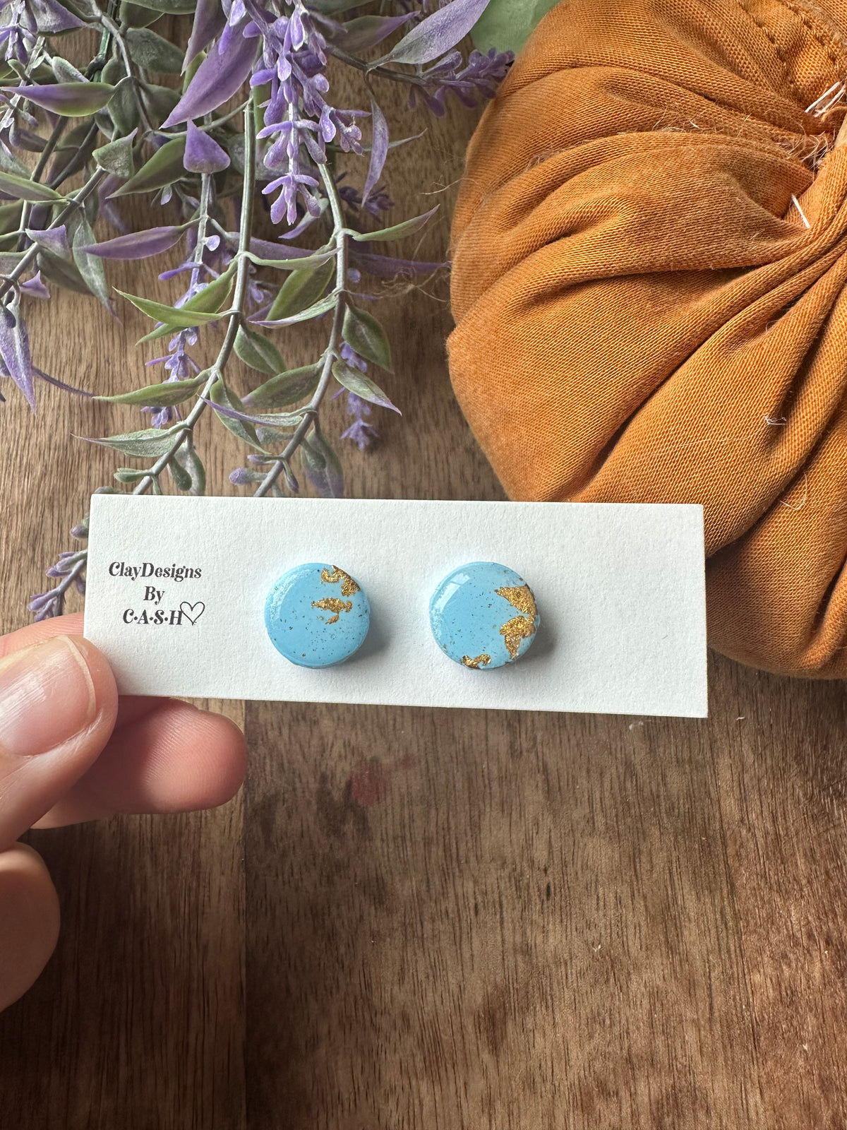 Gold/gold stud