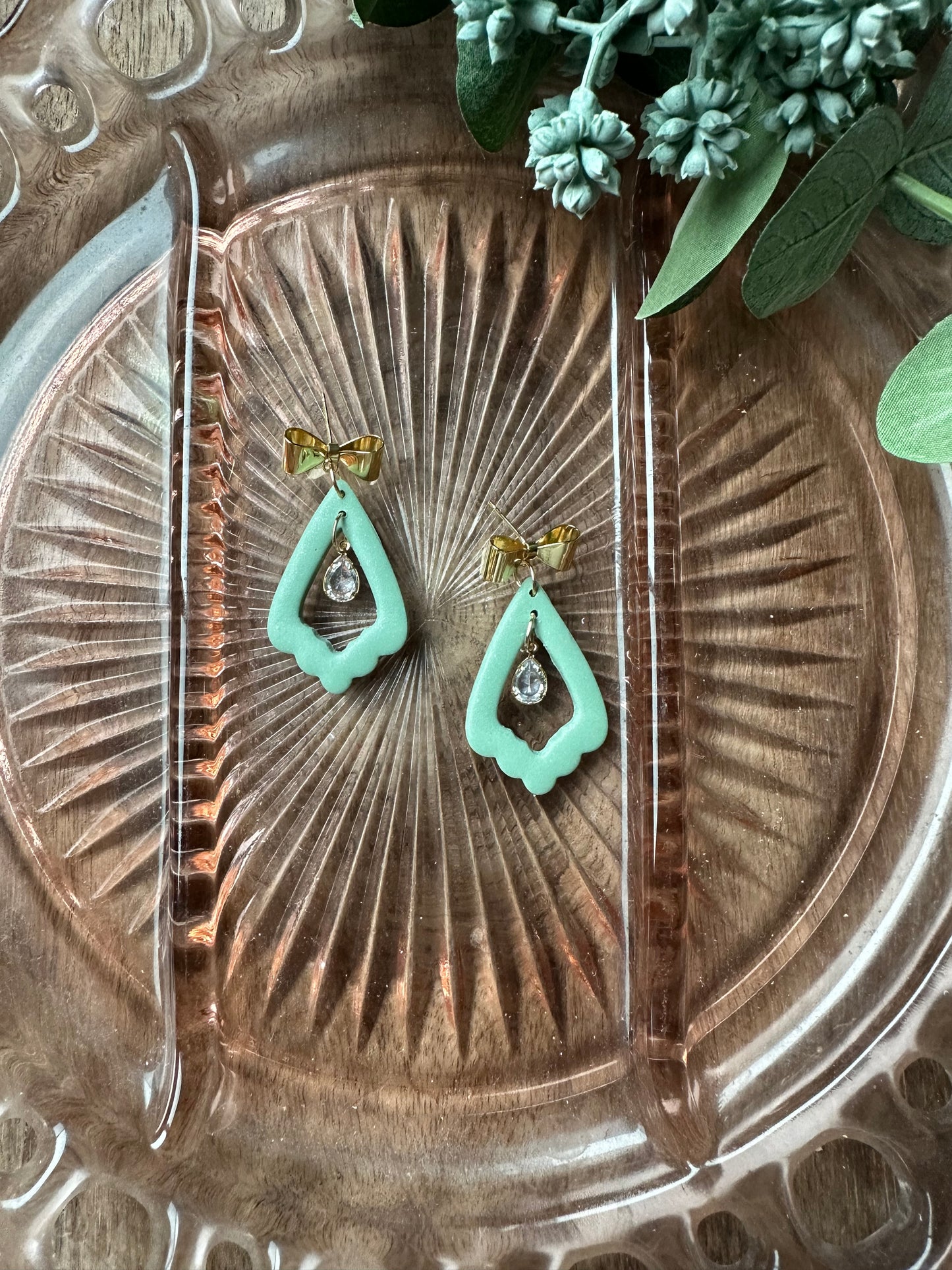 Green dangles with diamonds and bows