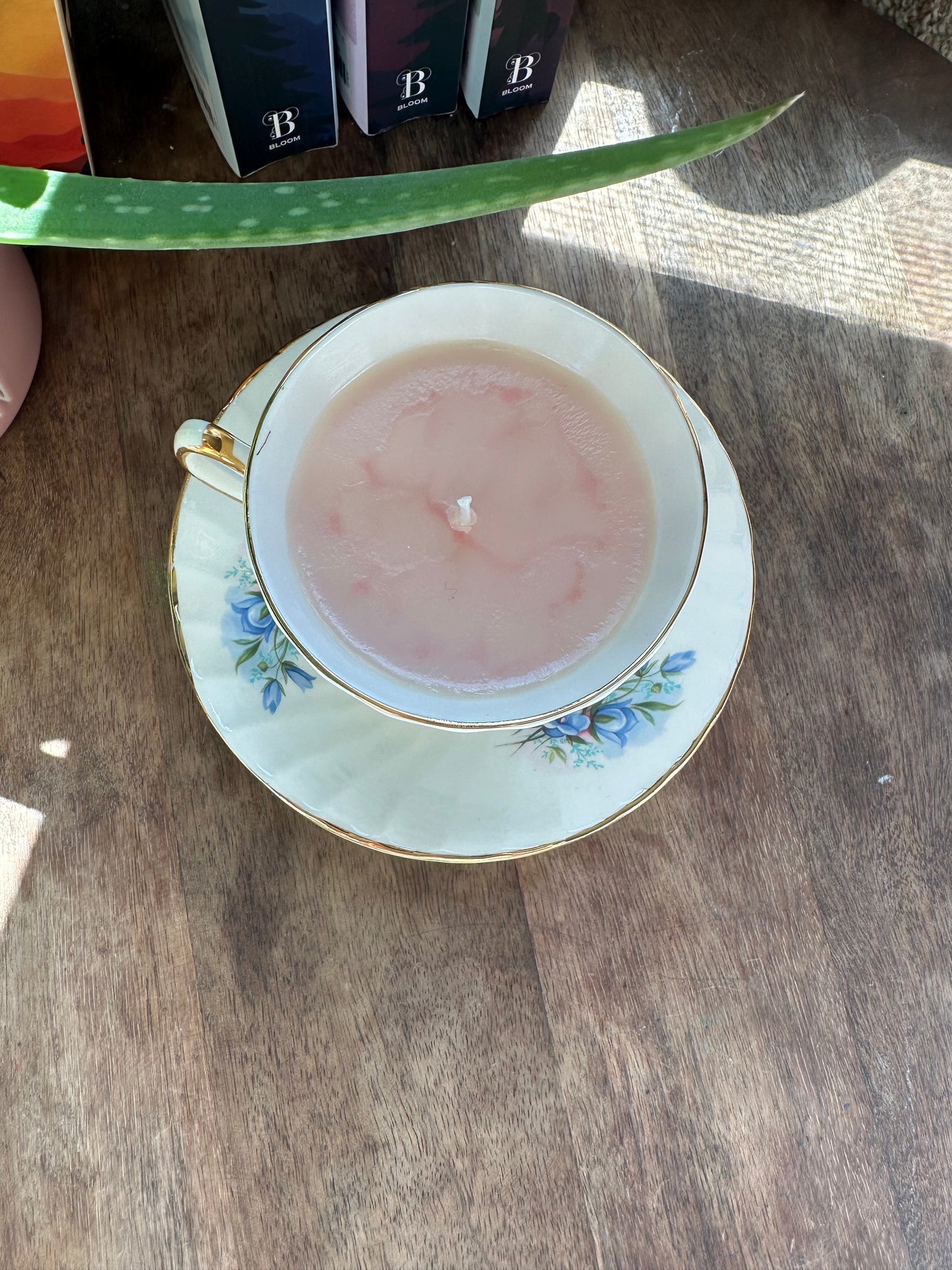 Bum bum teacup candle