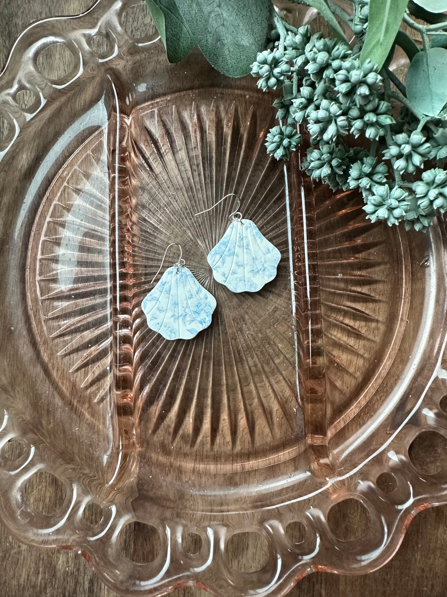 Bigger floral shell dangle