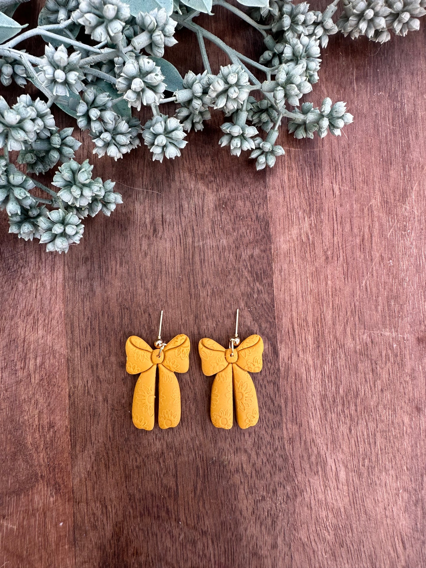 Mustard bows with sunflowers