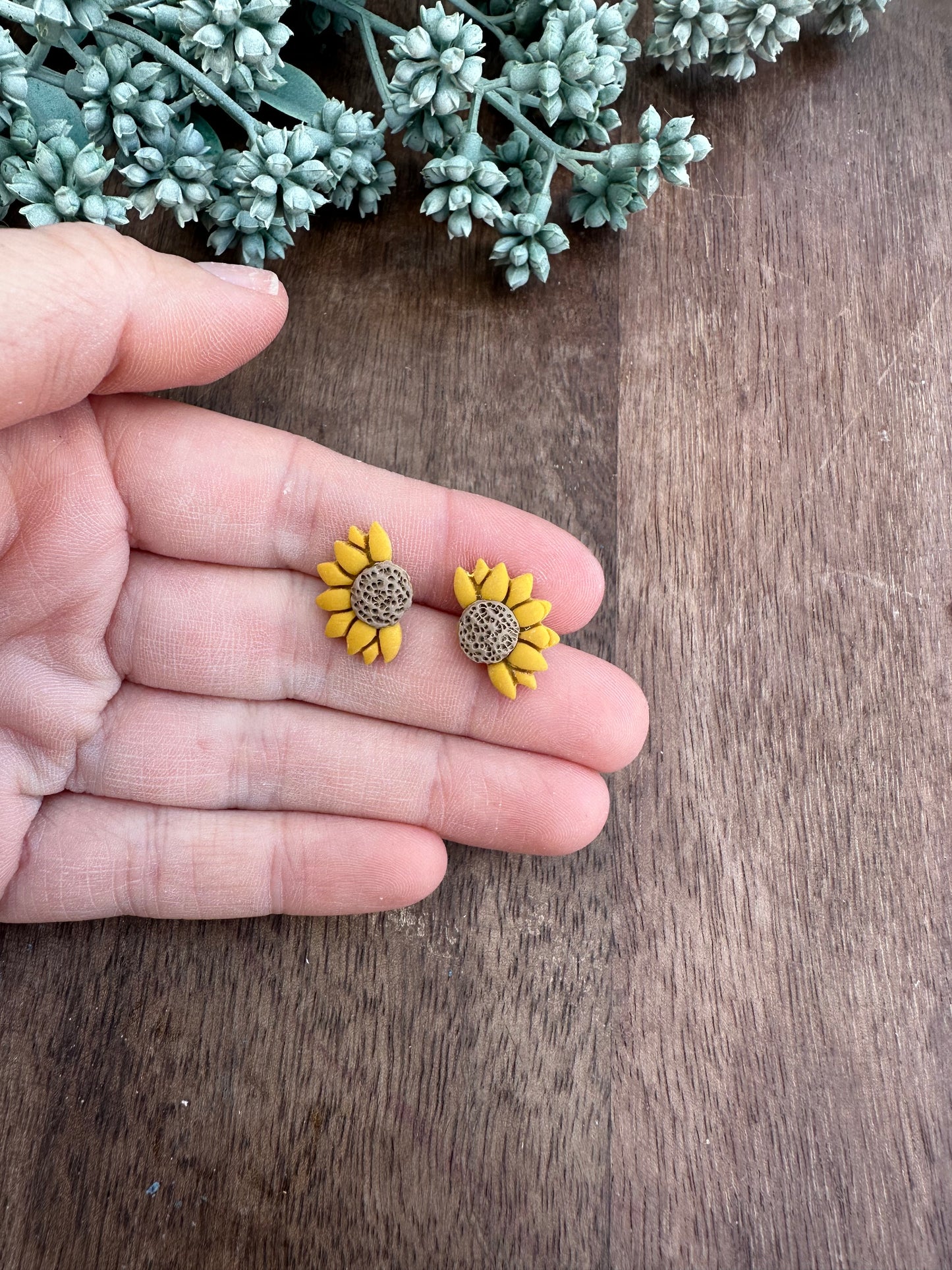 Half sunflower stud