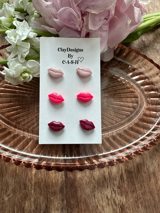 3 pair of glitter lips studs