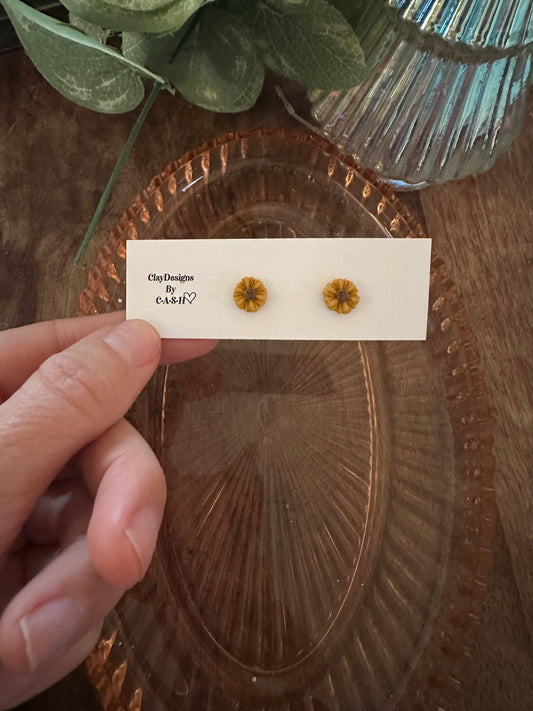 Mini sunflower studs