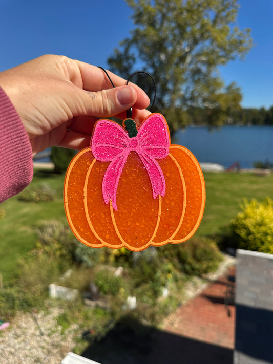 Pumpkin with pink bow freshie