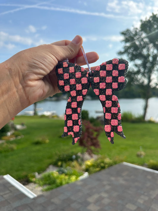 Black and Pink checkered bow freshie